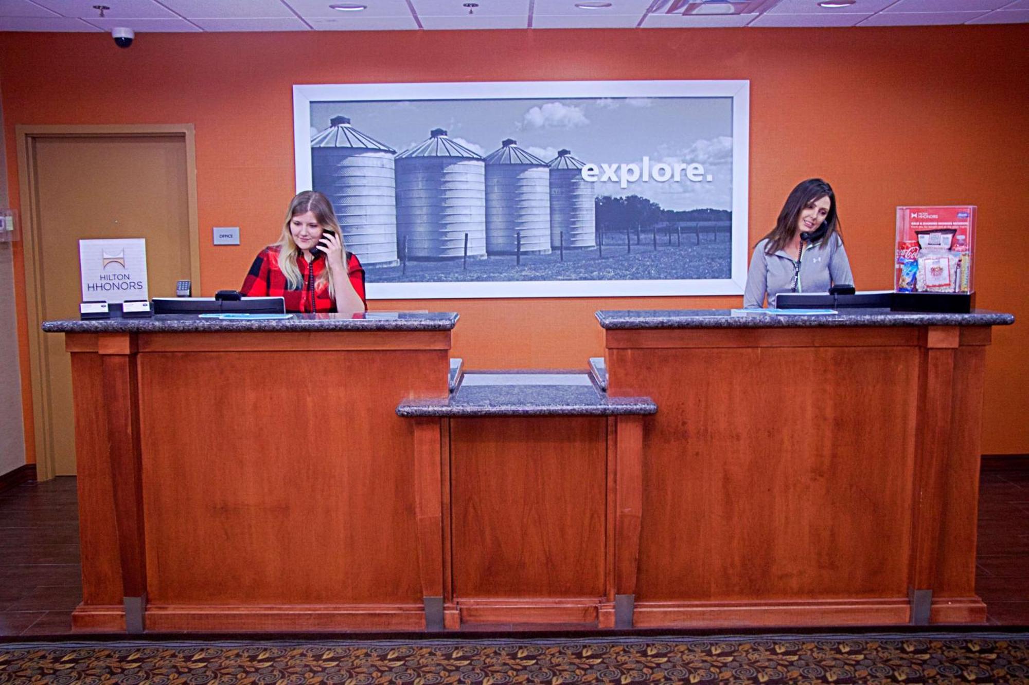 Hampton Inn Sidney Luaran gambar